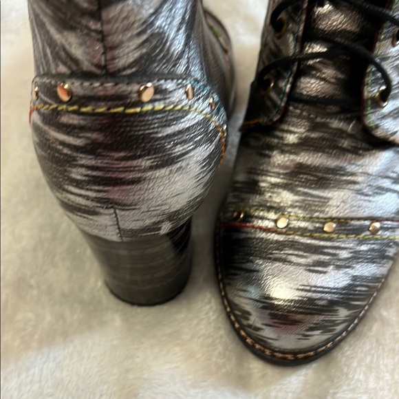 L’Artiste Metalluc  Gray Lace Up Boots - Picture 4 of 4